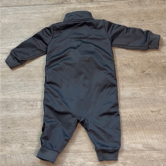 Nike Baby Set of 2 Never Worn One-Piece Jumpsuit Playsets Size  6 months - Picture 9 of 9